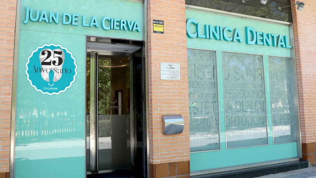 Fachada Clínica Dental Juan de la Cierva en Getafe
